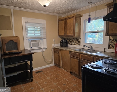 3220 Memorial Drive - Photo Thumbnail 3