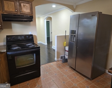 3220 Memorial Drive - Photo Thumbnail 4