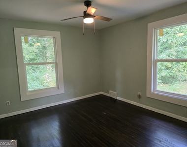 3220 Memorial Drive - Photo Thumbnail 6