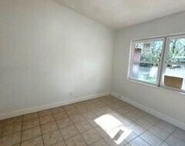 2012 N Skylane Drive - Photo Thumbnail 9