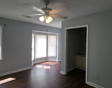 1104 Booth Court Sw - Photo Thumbnail 9