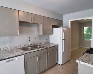 1104 Booth Court Sw - Photo Thumbnail 2