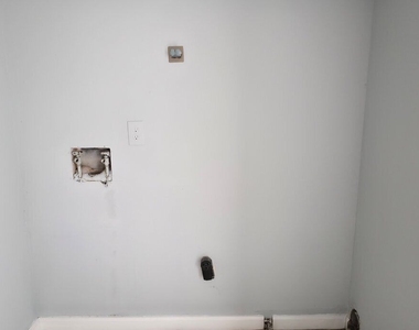 1104 Booth Court Sw - Photo Thumbnail 5