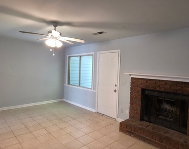 1104 Booth Court Sw - Photo Thumbnail 1