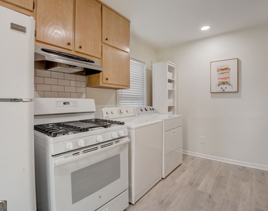 711 Campbell Circle - Photo Thumbnail 7