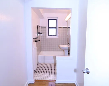 34-15 Parsons Boulevard - Photo Thumbnail 9