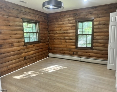 1058 Hoffman Rd - Photo Thumbnail 5