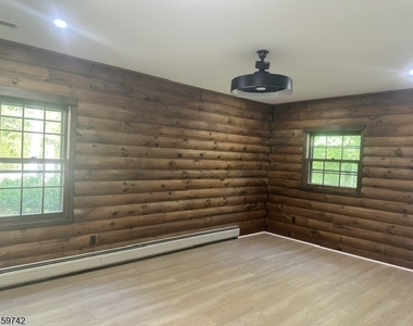 1058 Hoffman Rd - Photo Thumbnail 10