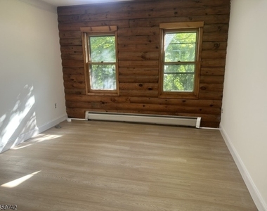 1058 Hoffman Rd - Photo Thumbnail 9