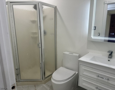 1058 Hoffman Rd - Photo Thumbnail 12