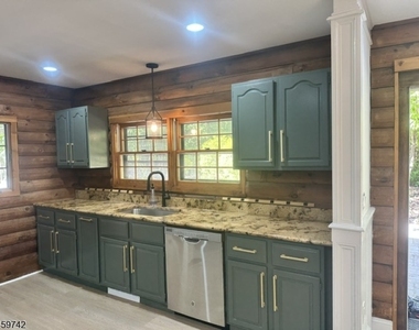 1058 Hoffman Rd - Photo Thumbnail 4