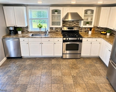 110 W Chrystal St - Photo Thumbnail 3