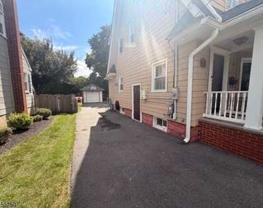 33 Poplar Ave - Photo Thumbnail 1