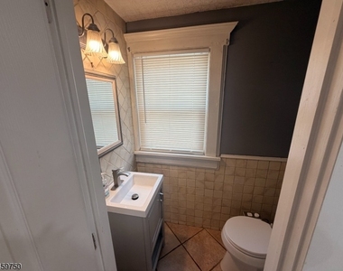 33 Poplar Ave - Photo Thumbnail 9