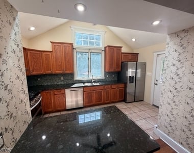 33 Poplar Ave - Photo Thumbnail 7