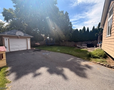 33 Poplar Ave - Photo Thumbnail 2