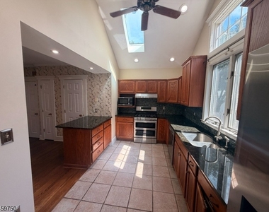 33 Poplar Ave - Photo Thumbnail 8