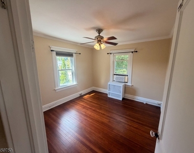 33 Poplar Ave - Photo Thumbnail 15
