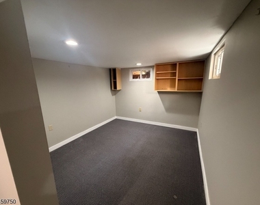 33 Poplar Ave - Photo Thumbnail 19