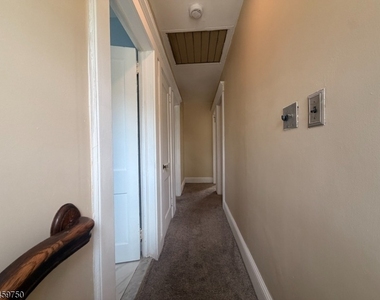 33 Poplar Ave - Photo Thumbnail 13