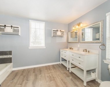 2 Meadow Lakes Dr - Photo Thumbnail 10
