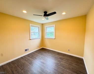 137 Centerton Dr - Photo Thumbnail 8