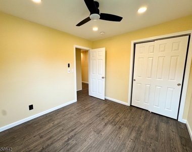137 Centerton Dr - Photo Thumbnail 16