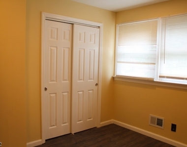 137 Centerton Dr - Photo Thumbnail 12