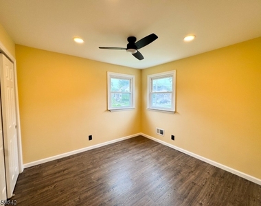 137 Centerton Dr - Photo Thumbnail 17