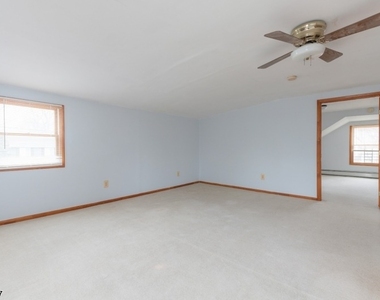 24 Morris Ave - Photo Thumbnail 15