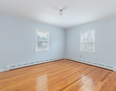 24 Morris Ave - Photo Thumbnail 19