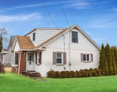 24 Morris Ave - Photo Thumbnail 2