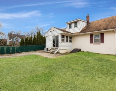 24 Morris Ave - Photo Thumbnail 24