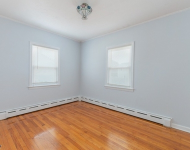 24 Morris Ave - Photo Thumbnail 17