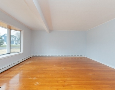 24 Morris Ave - Photo Thumbnail 8