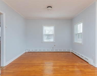 24 Morris Ave - Photo Thumbnail 10