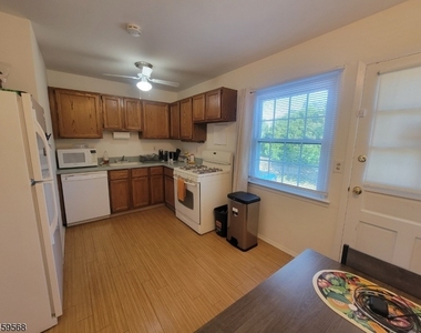 419 Pitney Pl - Photo Thumbnail 6