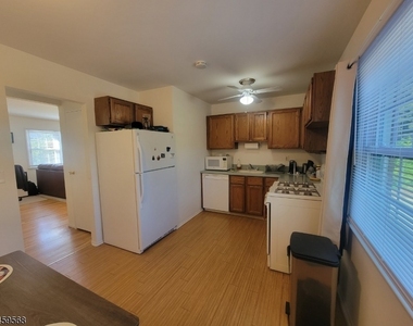 419 Pitney Pl - Photo Thumbnail 7