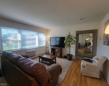419 Pitney Pl - Photo Thumbnail 3