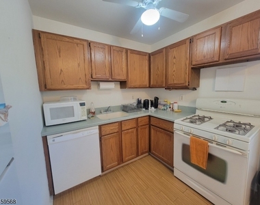 419 Pitney Pl - Photo Thumbnail 8