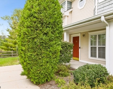 156 Old Farm Dr - Photo Thumbnail 3