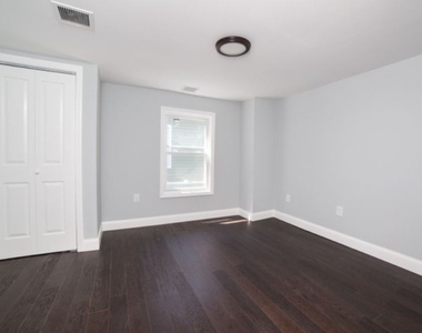 374 E Blackwell St - Photo Thumbnail 9