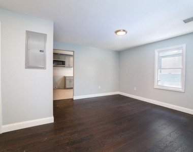 374 E Blackwell St - Photo Thumbnail 2