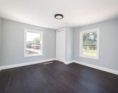 374 E Blackwell St - Photo Thumbnail 7