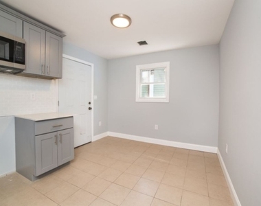 374 E Blackwell St - Photo Thumbnail 5