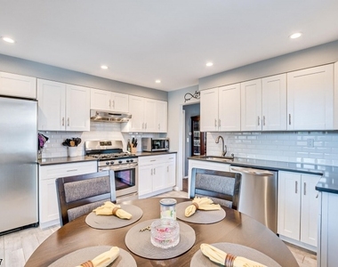 361 Rudolph Ave - Photo Thumbnail 12