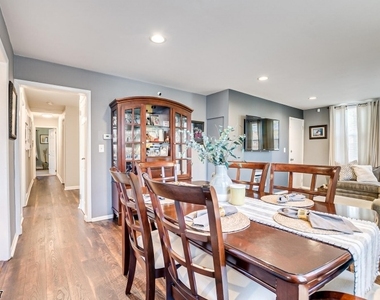 361 Rudolph Ave - Photo Thumbnail 7