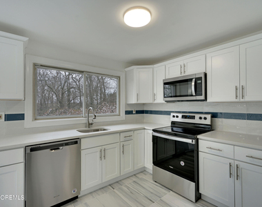 13 Swain Avenue - Photo Thumbnail 14