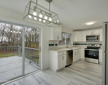 13 Swain Avenue - Photo Thumbnail 8