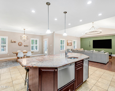 2650 N Cologne Avenue - Photo Thumbnail 15